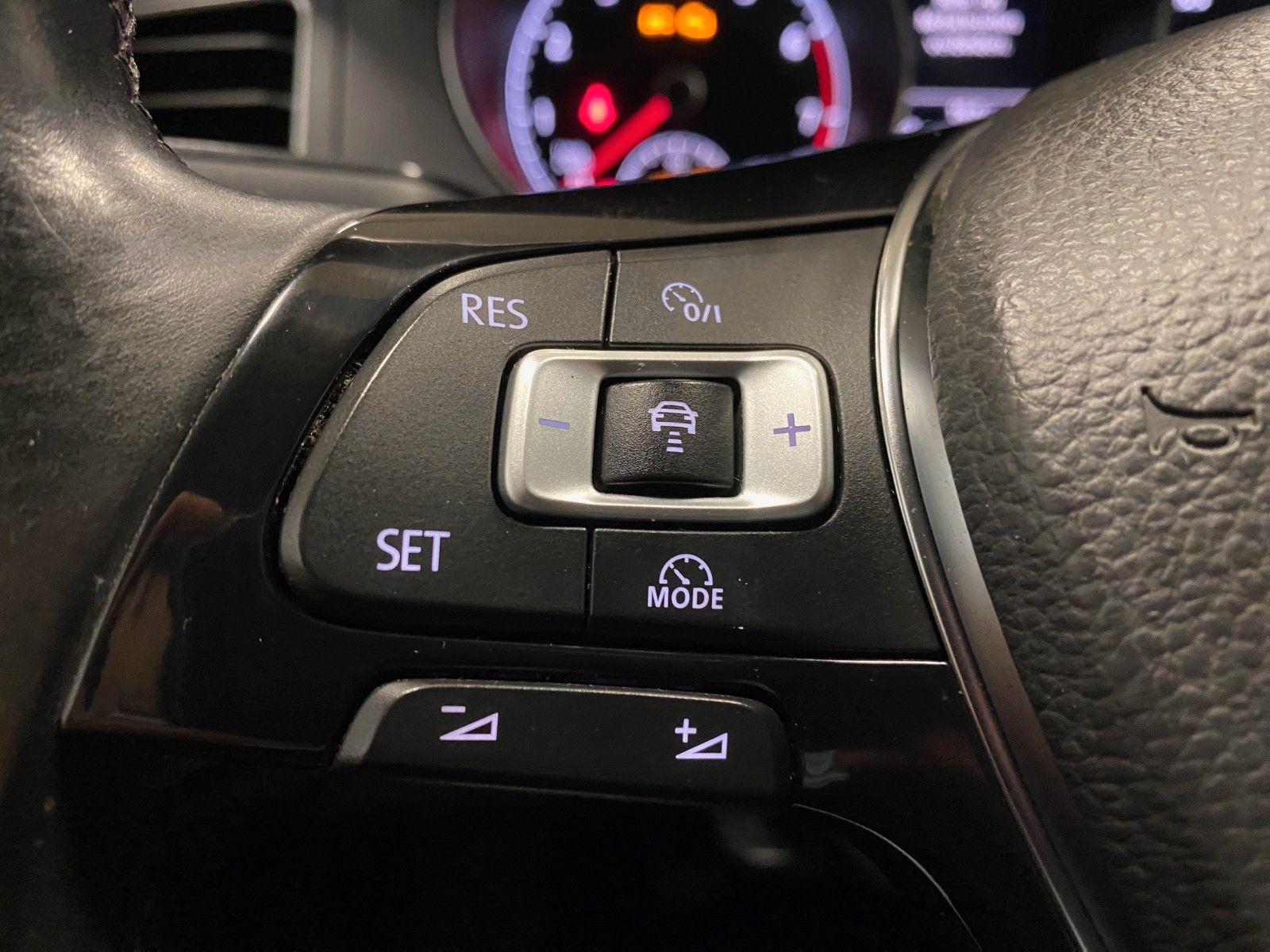 Fahrzeugabbildung Volkswagen Golf Sportsvan 1.2 TSI Trendline+AHK+NAVI+CD+BC+