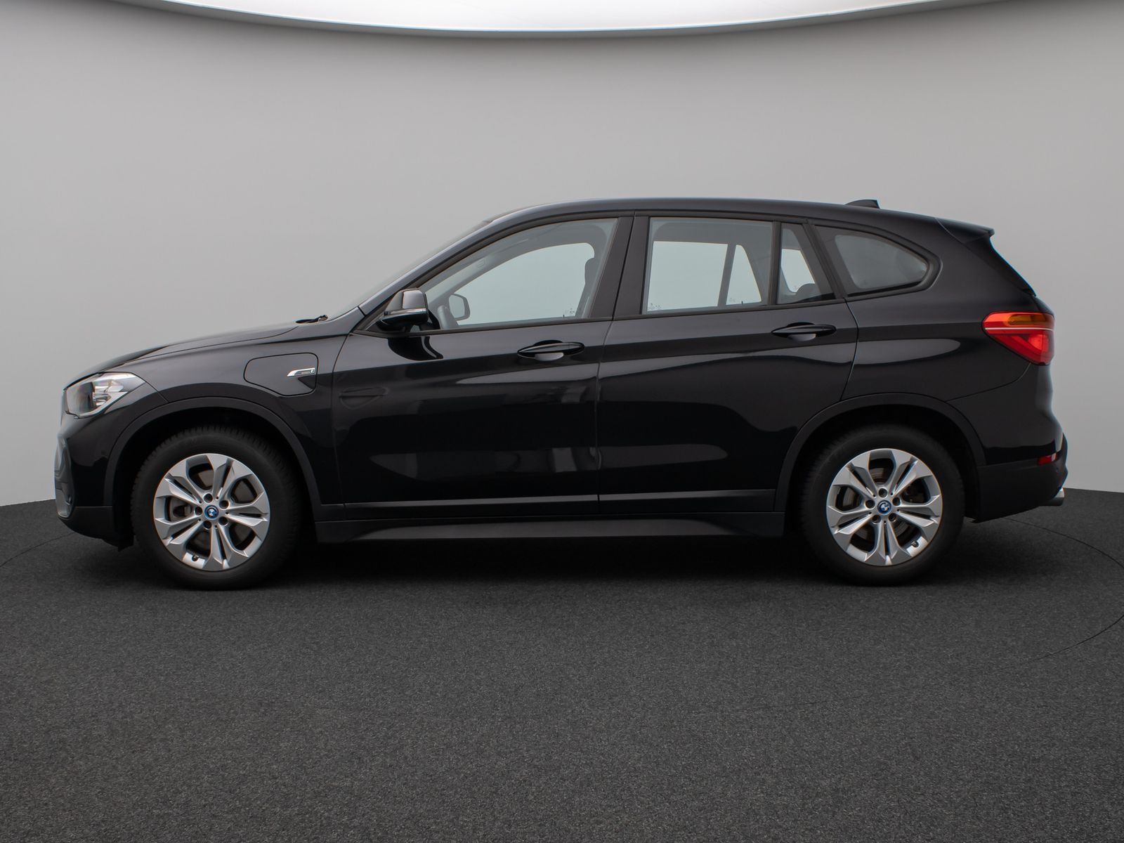 Fahrzeugabbildung BMW X1 xD25e Panorama DAB Navi Parkassistent Sport