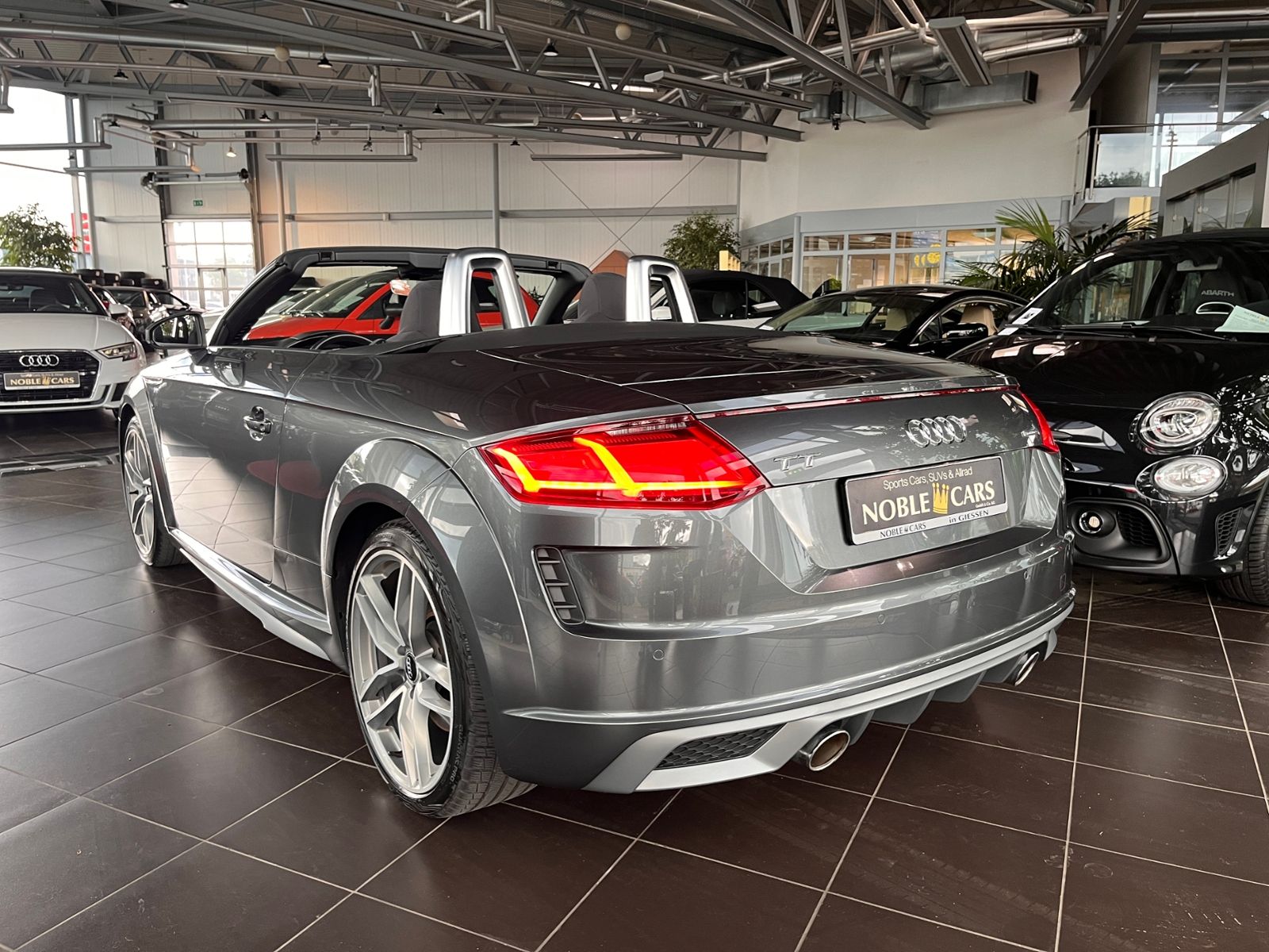 Fahrzeugabbildung Audi TT Roadster  45 TFSI quattro S line S tronic LED