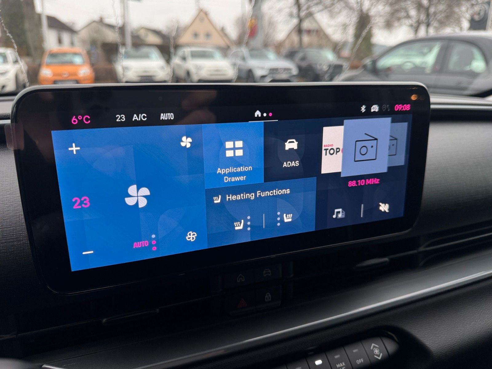 Fahrzeugabbildung Fiat 600 1.2 BUSINESS EDITION NAVI SITZHEIZUNG KLIMA