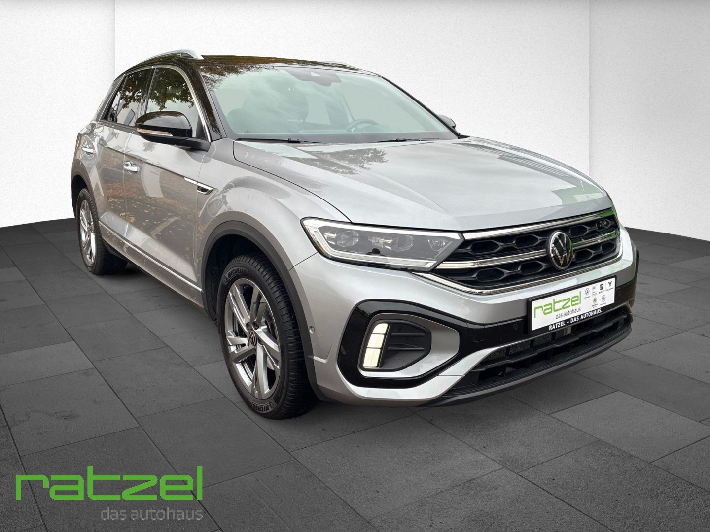 Fahrzeugabbildung Volkswagen T-Roc 1.0 TSI R-Line Sportpaket Navi Digitales C