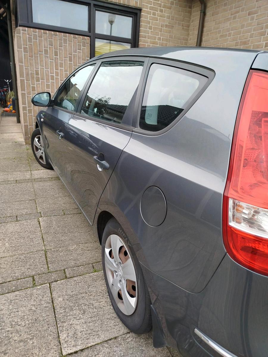Hyundai i30 2010 — rear view