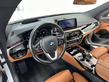 Fahrzeugabbildung BMW 630d xD GT Luxury Line ACC Kamera HUD Panorama