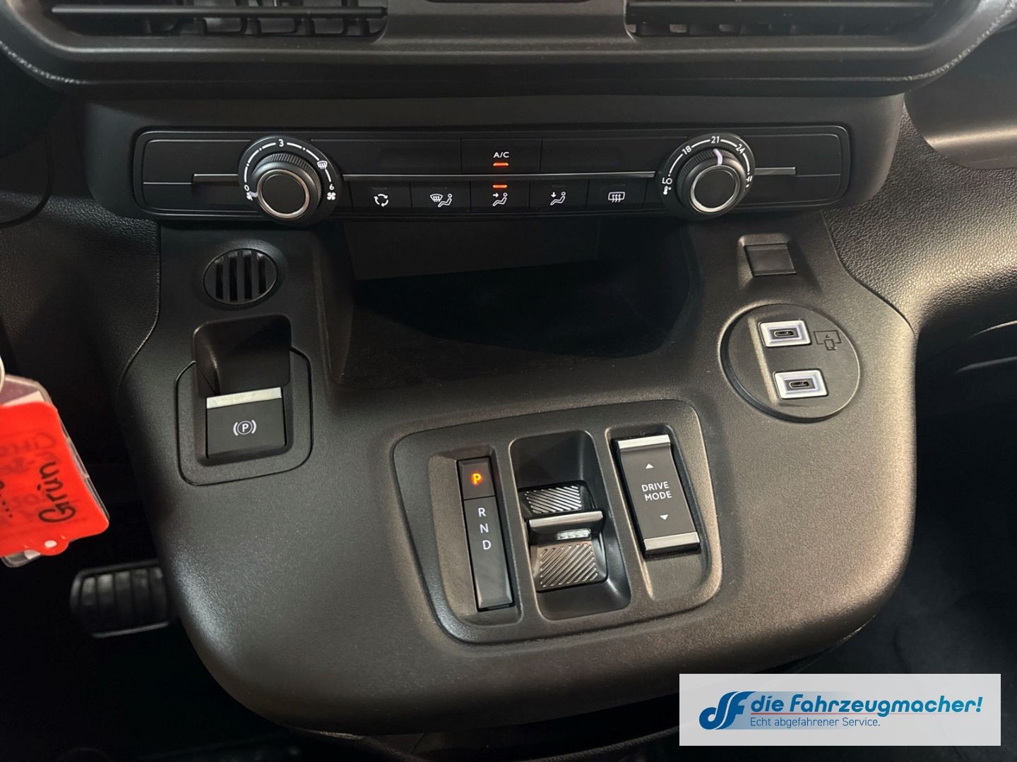 Fahrzeugabbildung Citroën Berlingo Plus Elektro Kombi M LED CarPlay Androi