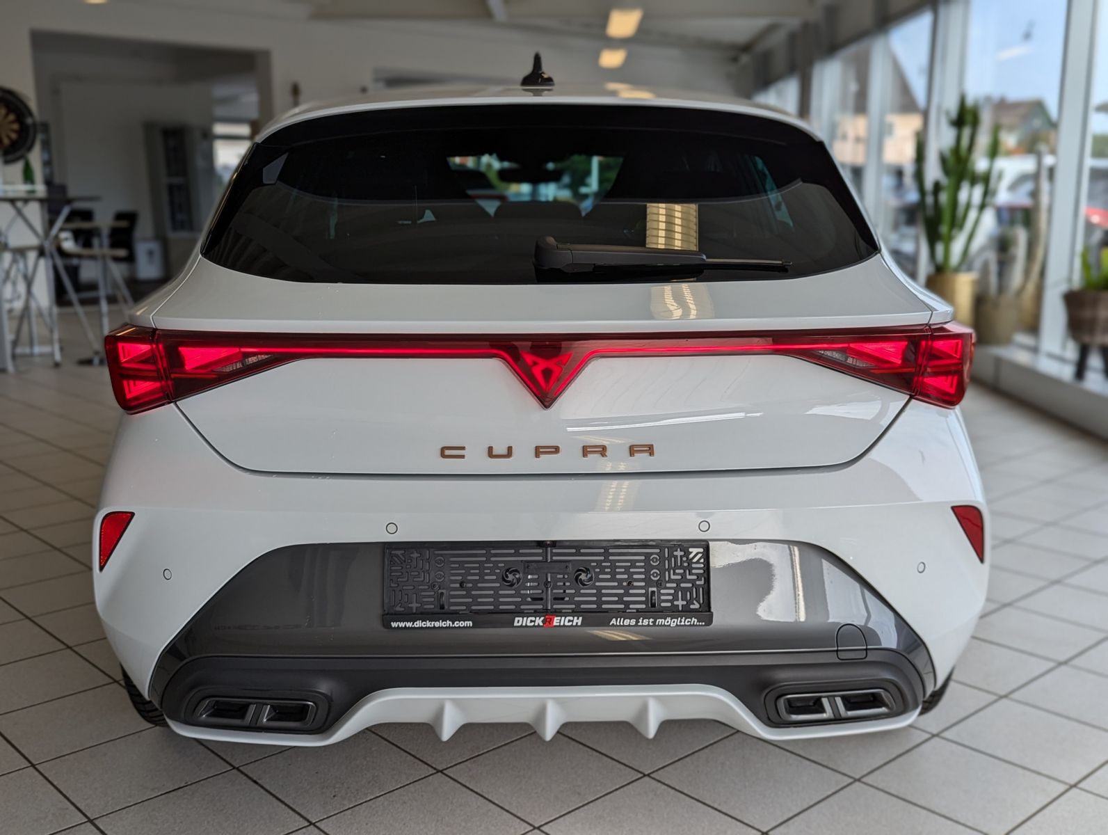 CUPRA Leon 1.5 eTSI Intelligent-Dynamic-Edge-Paket - Image 6