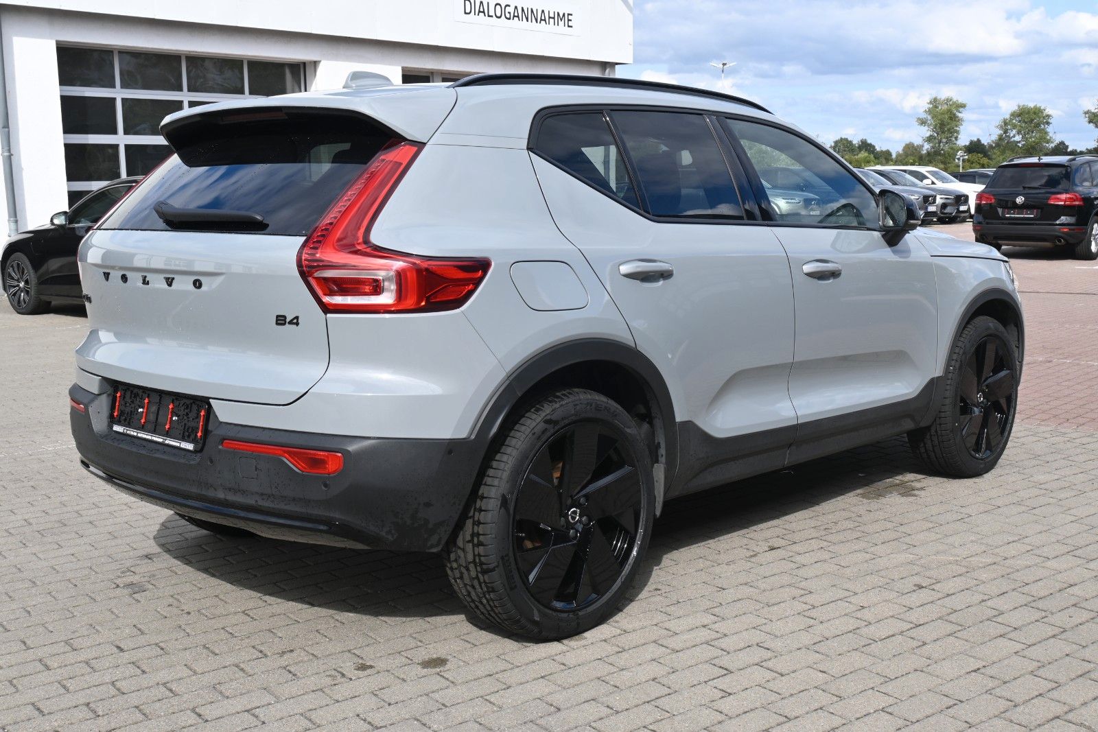 Fahrzeugabbildung Volvo XC40 B4 DKG Plus Black Edition*FSHZG*360°*ACC
