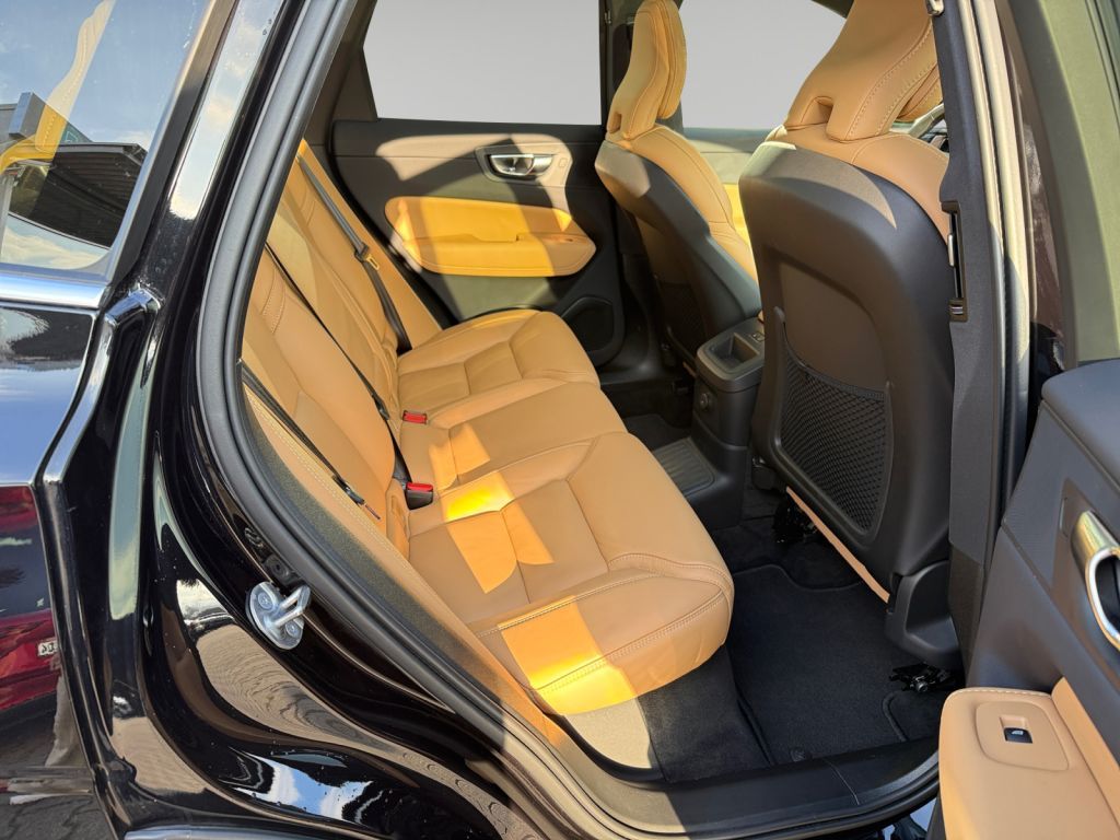 VOLVO XC60 T6 AWD Plug-in Hybrid Plus Bright Adaptives VOLVO XC60 T6 AWD Plug-in Hybrid Plus Bright Adaptives