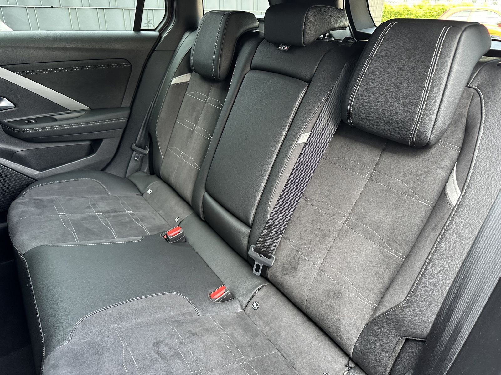 Fahrzeugabbildung Opel Astra SpT 1.5 D Aut. GS NAV+LED+PANORAMA+HUD+ACC