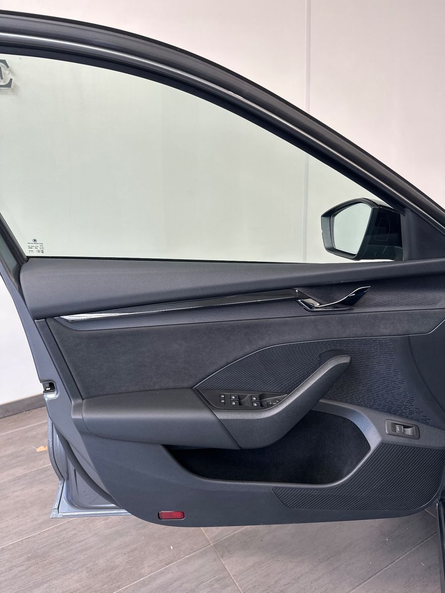 Fahrzeugabbildung SKODA Octavia Combi RS Plus NAV+MATRIX+AHK+ACC+HUD+1HD