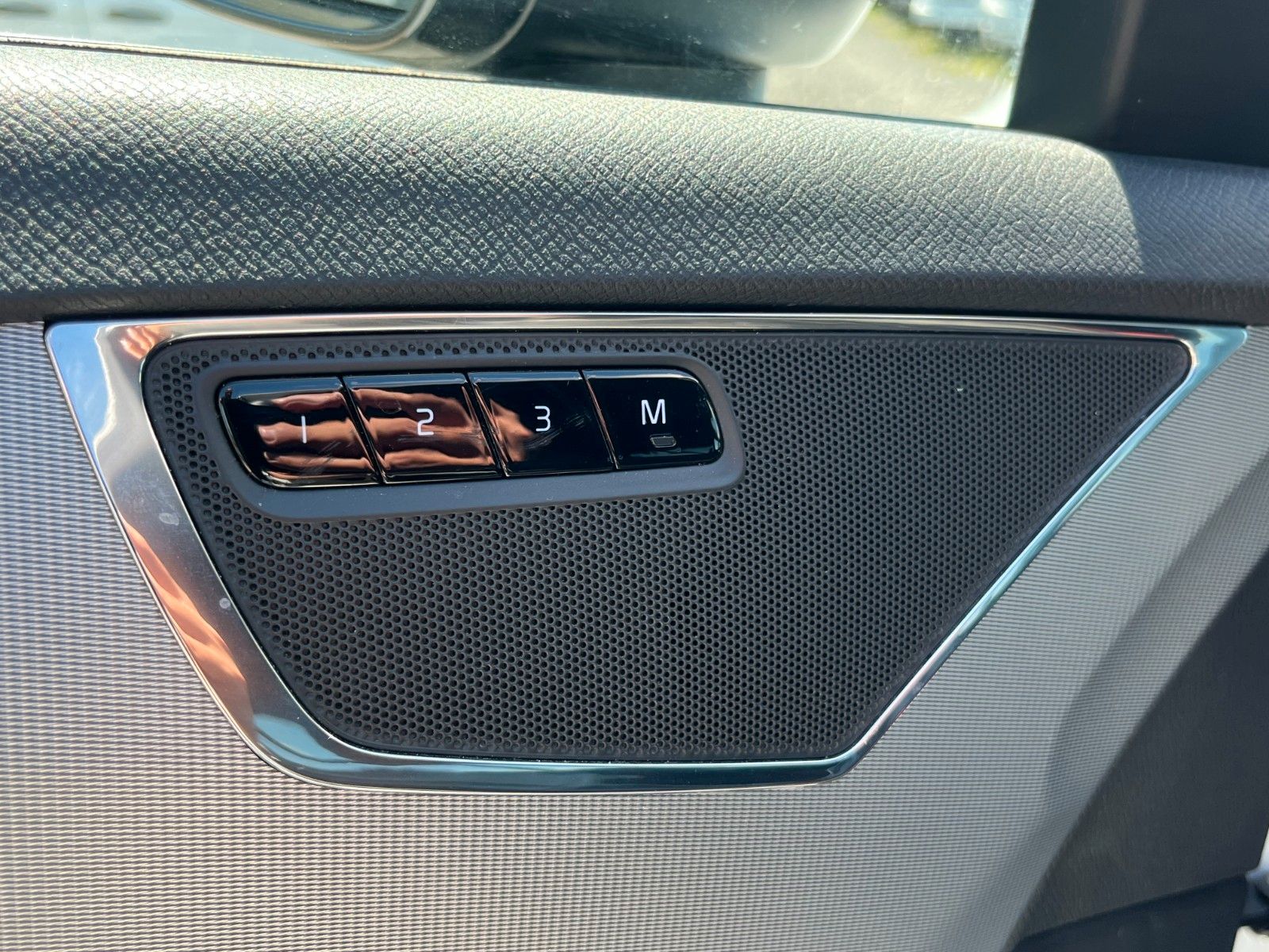Fahrzeugabbildung Volvo XC90 R DESIGN AWD Navi Leder Pano LED *7-SITZER*