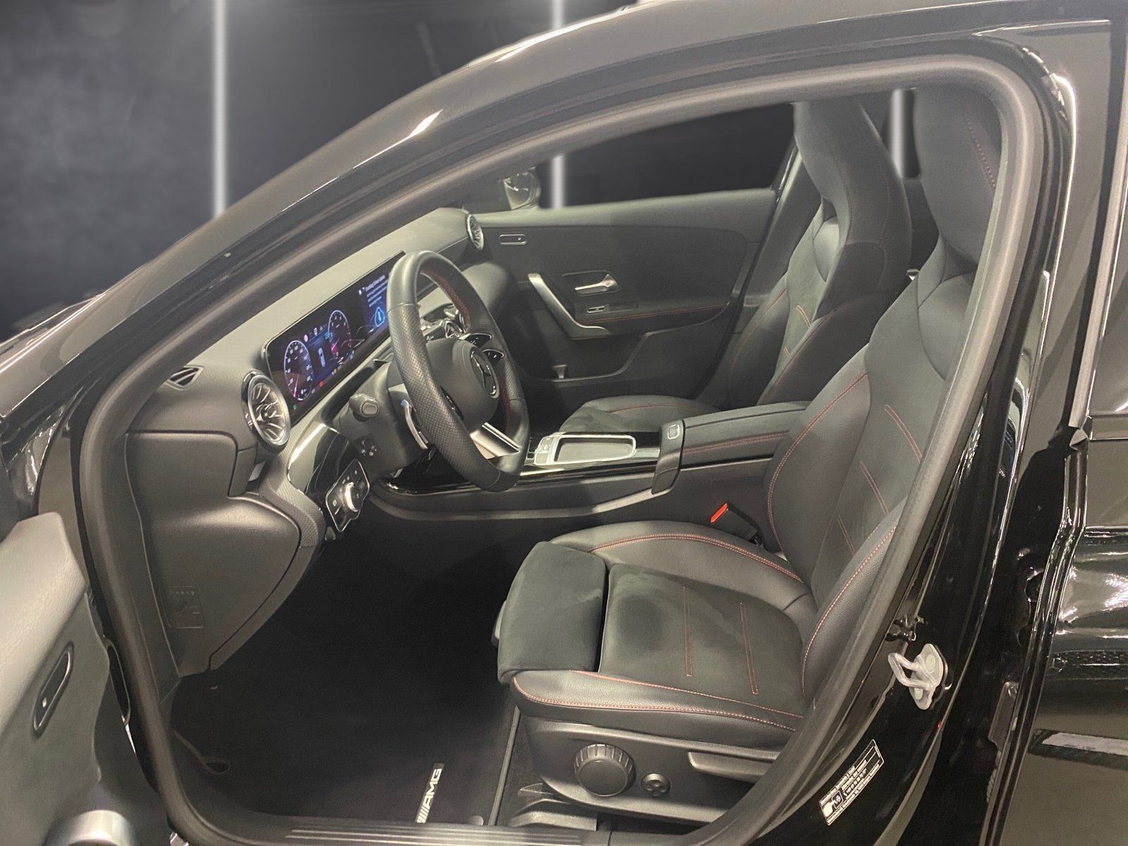 Fahrzeugabbildung Mercedes-Benz A 200 AMG Premium*Pano*Distro*Totwink*Multibeam*