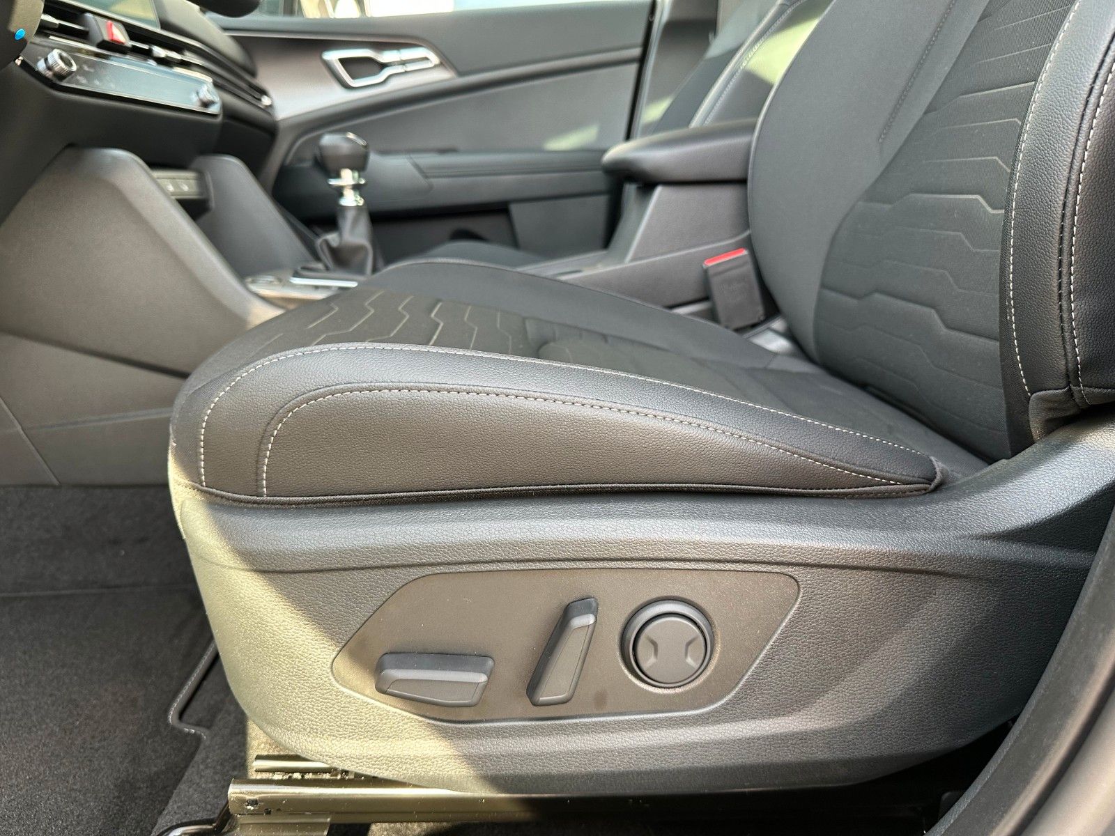 Fahrzeugabbildung Kia Sportage 1.6T 2WD VISION KOM MT