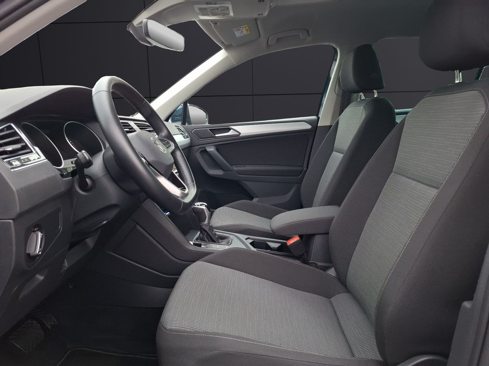 Fahrzeugabbildung Volkswagen Tiguan TSI DSG LED AHK Navi ACC PDC SH