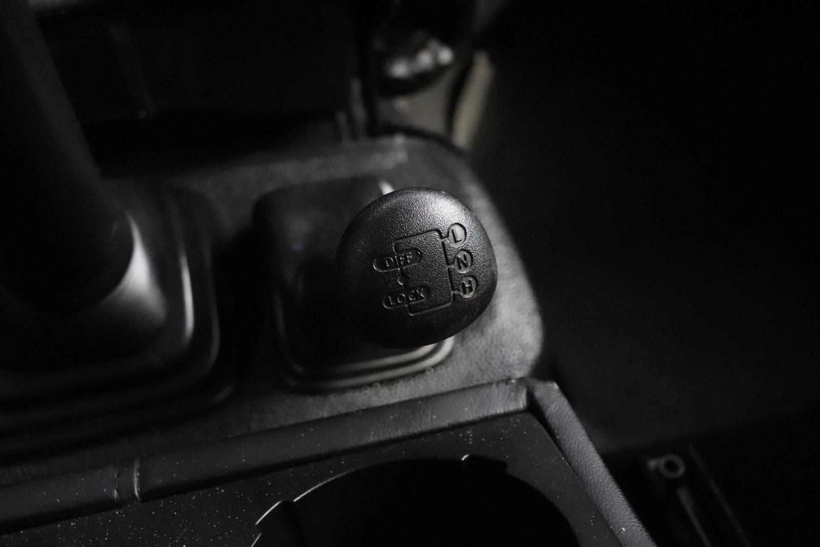 LAND ROVER DEFENDER - 2.2 D - 90 - 122 CV - 4X4 - BVM