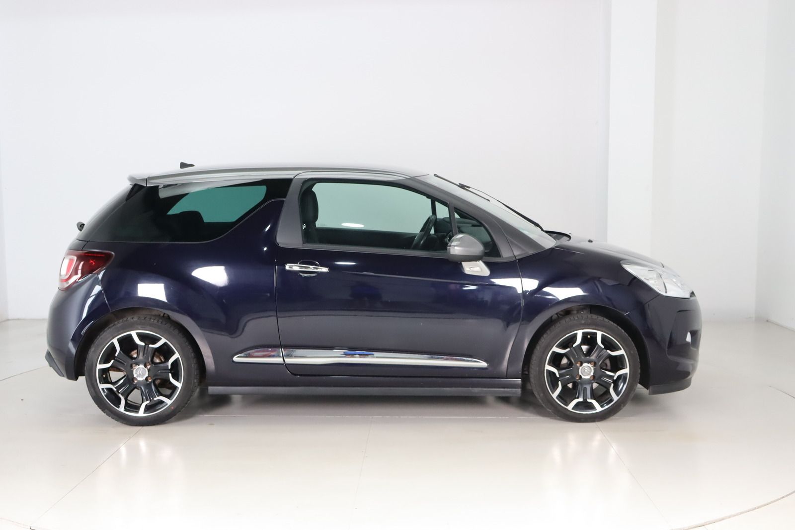 Fahrzeugabbildung Citroën DS3 * Klimaautom. * wenig Kilometer * 1. Hand