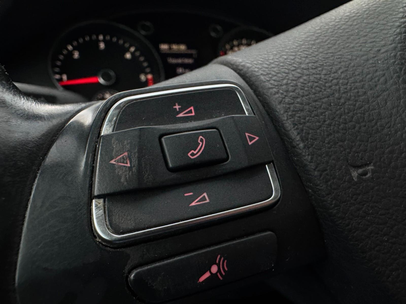 Volkswagen Passat 2011 — photo 19