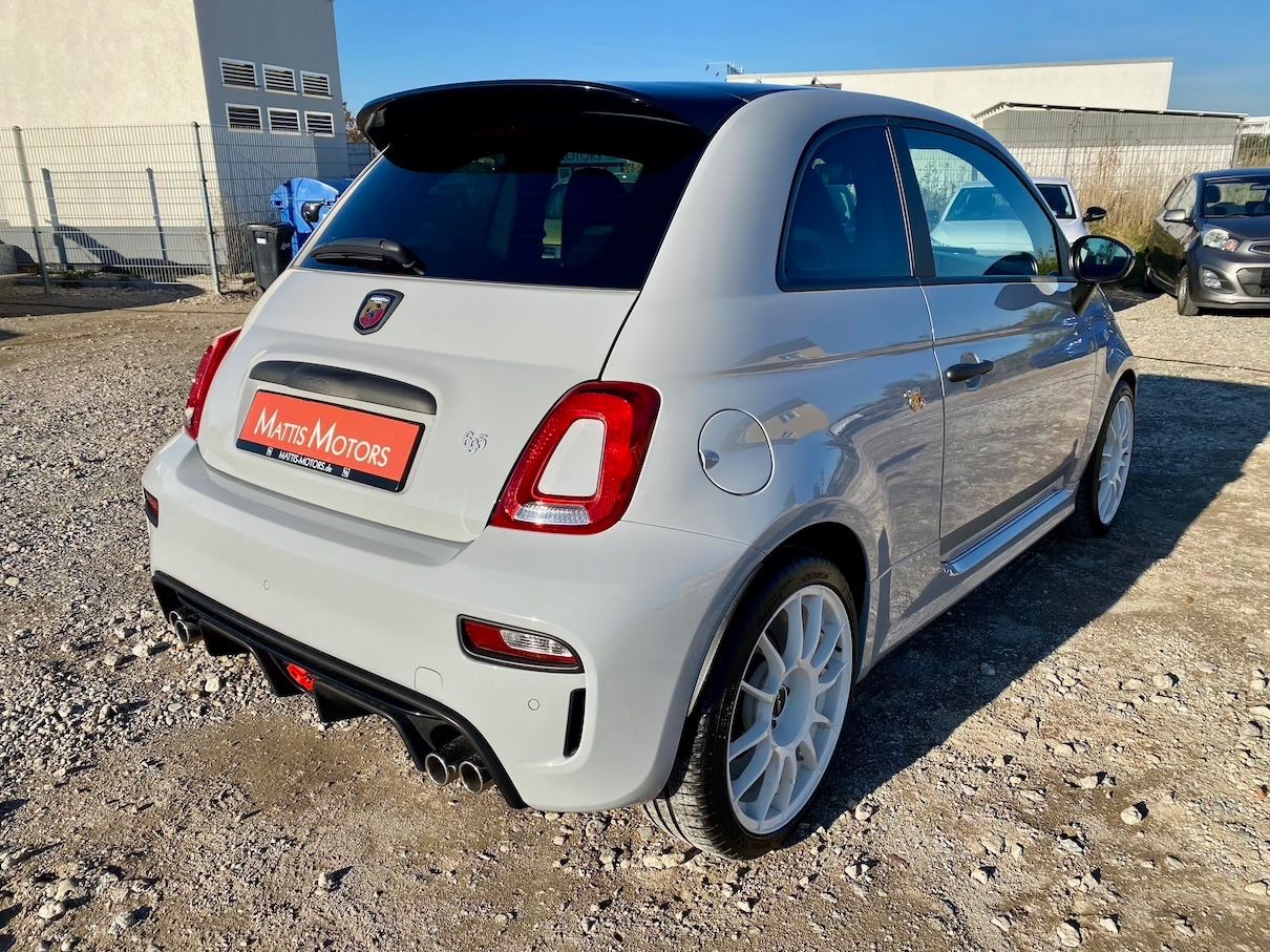 Fahrzeugabbildung Abarth 695 AAC NAVI BI-XENON BEATS MTA PAKET