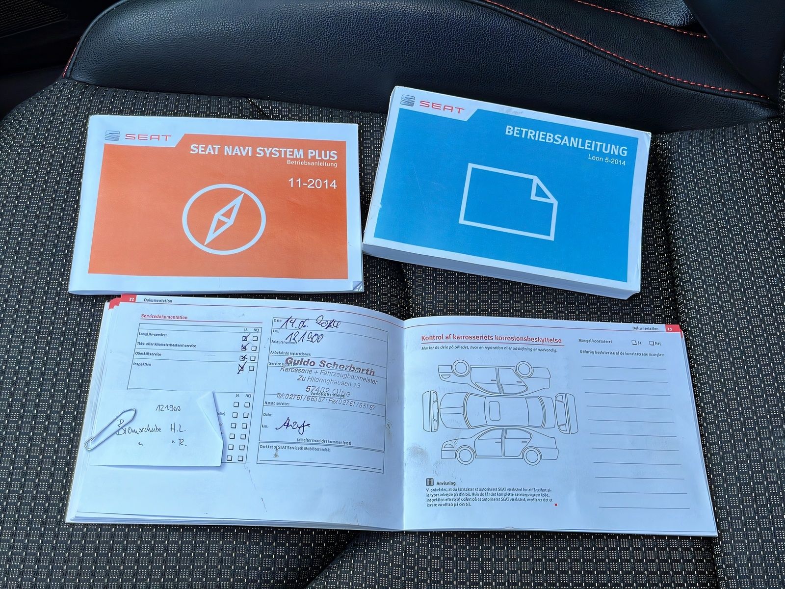 Fahrzeugabbildung SEAT Leon 2.0 TDI ST FR DSG NAVI PANO LED TEMPOMAT