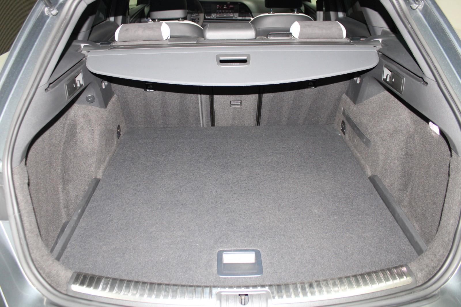 Seat Leon ST Cupra 280 ch DSG – Toit panoramique – Baquets Alcantara – DCC – LED – GPS