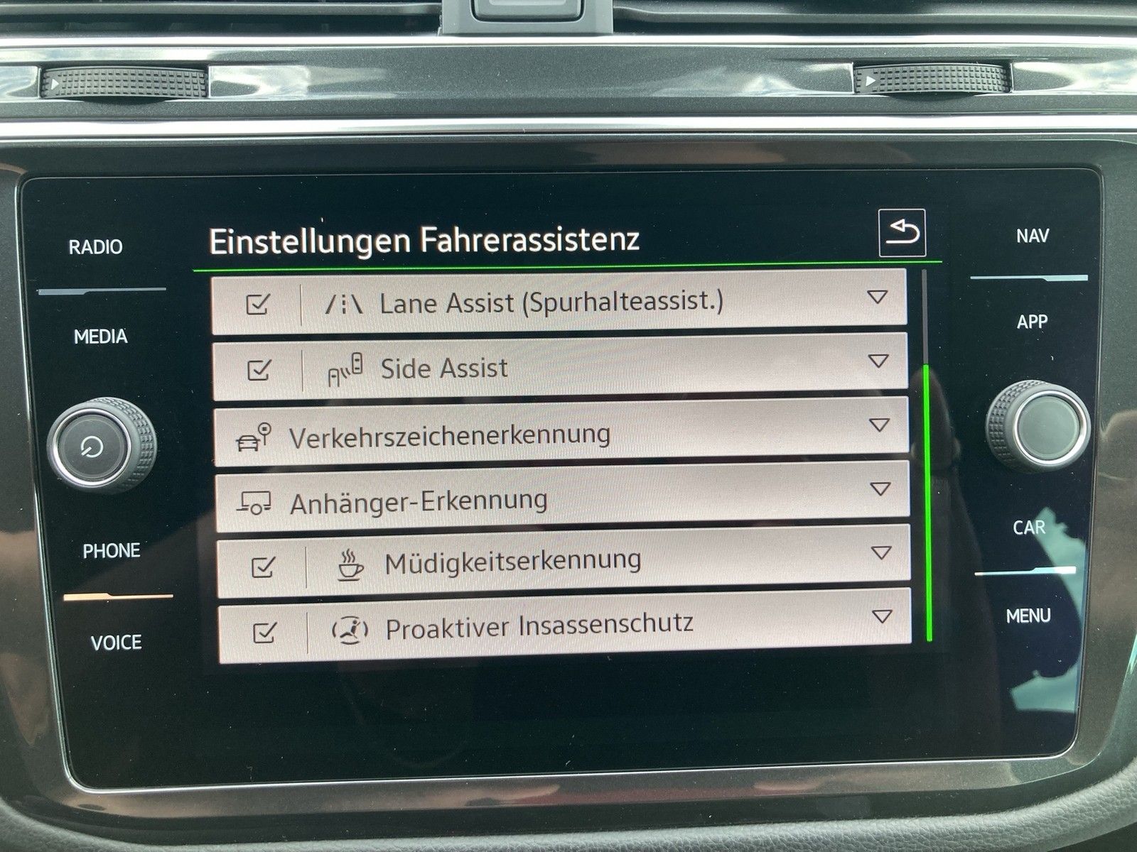 Fahrzeugabbildung Volkswagen Tiguan TDI R-Line DSG Matrix Navi AHK STH PDC