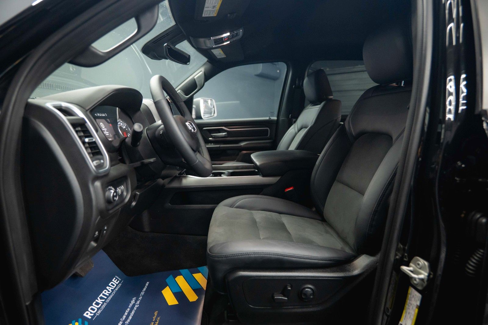 Fahrzeugabbildung Dodge RAM 3.0 MY 25 TWIN TURBO BLACK EDITION *LED*ACC*