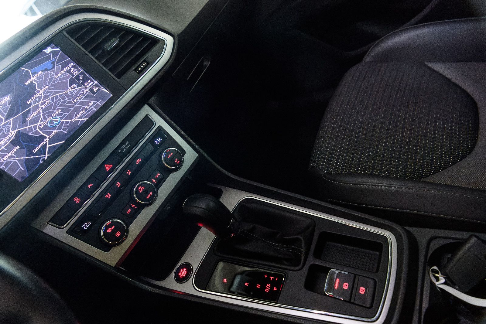 Fahrzeugabbildung SEAT Leon ST Xcellence DSG+Navi+AHK+LED