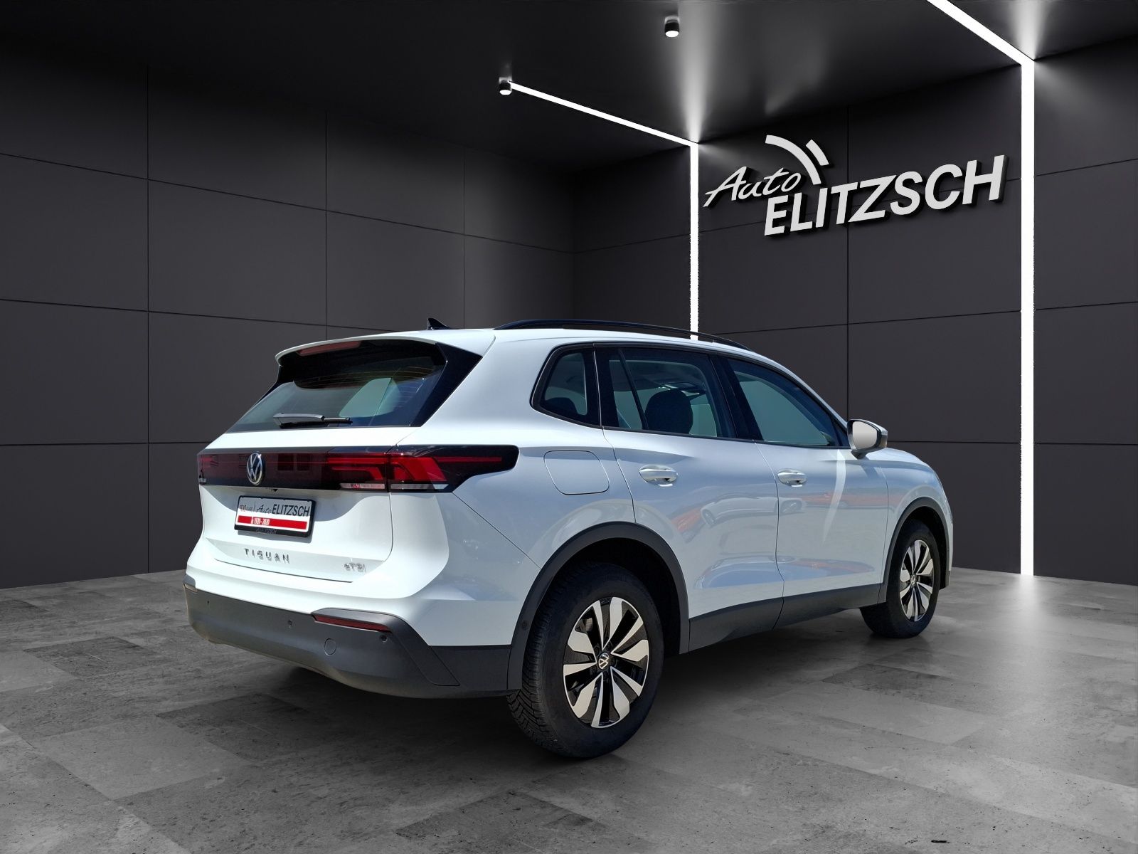 Fahrzeugabbildung Volkswagen Tiguan eTSI Life DSG LED AHK Navi AID ACC RFK SH