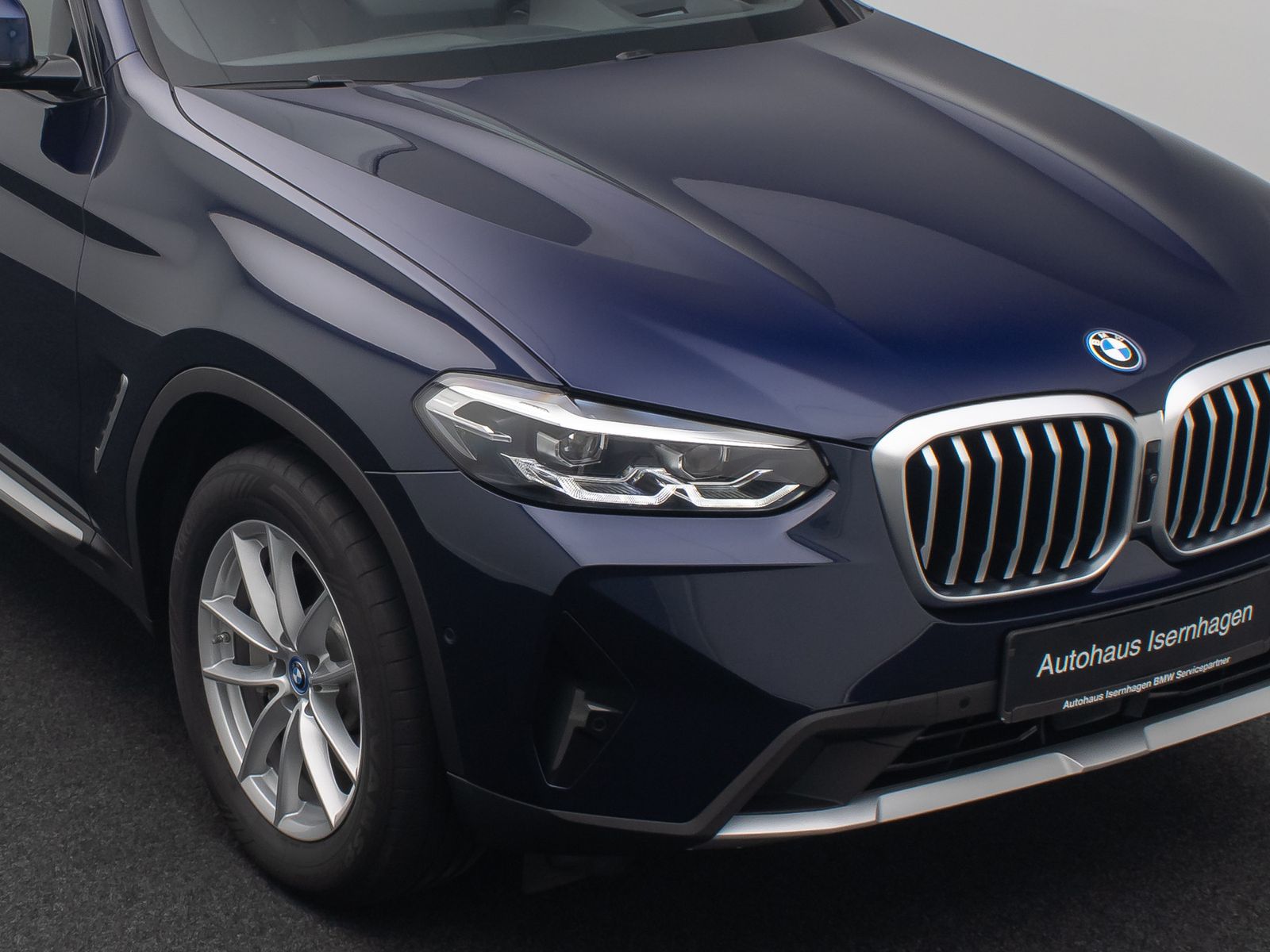 Fahrzeugabbildung BMW X3 xD30e Panorama HUD DAB Sport AHK 360&deg; Komfort