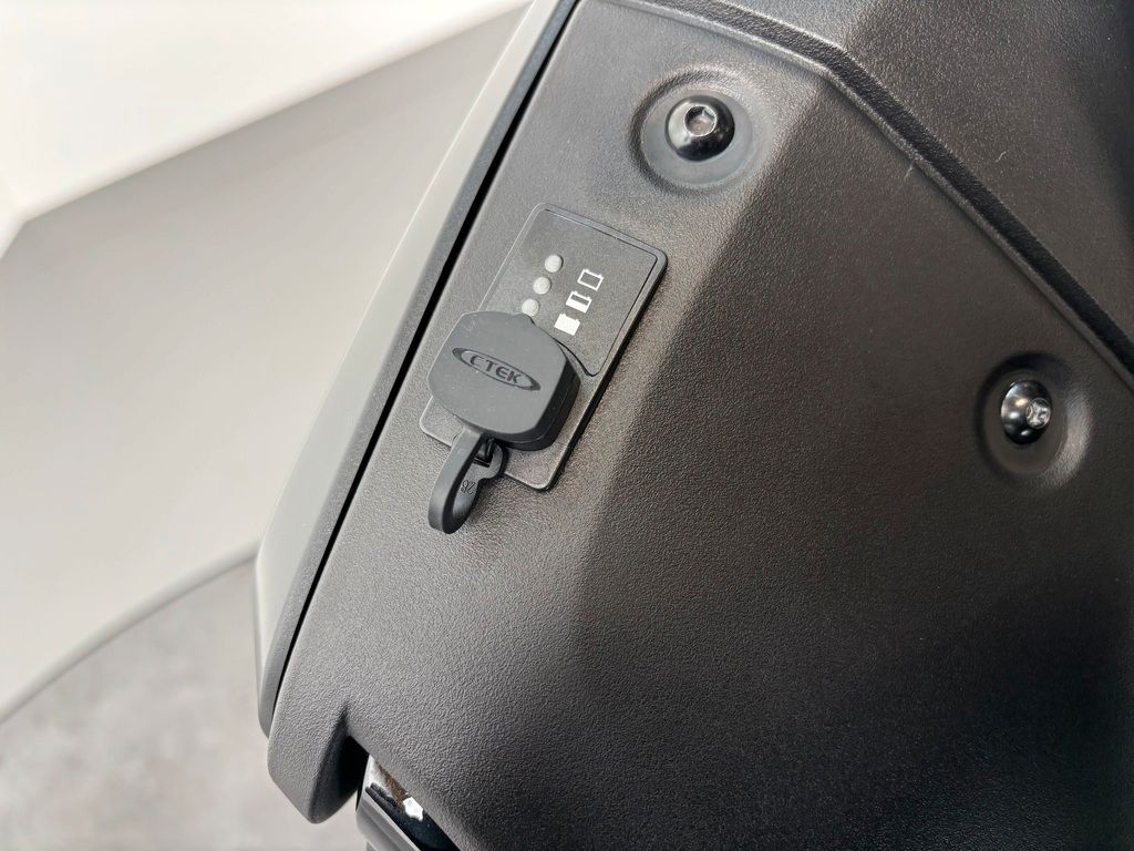 Fahrzeugabbildung Yamaha XMAX 300 TECHMAX *NEUWERTIG *TOPCASETRÄGER