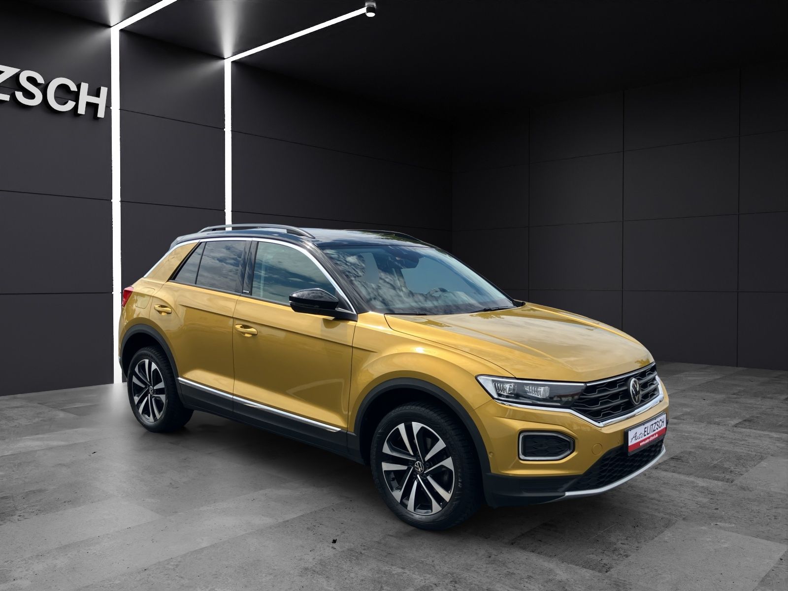 Fahrzeugabbildung Volkswagen T-Roc TSI United LED Navi AID ACC Park-Assist SH