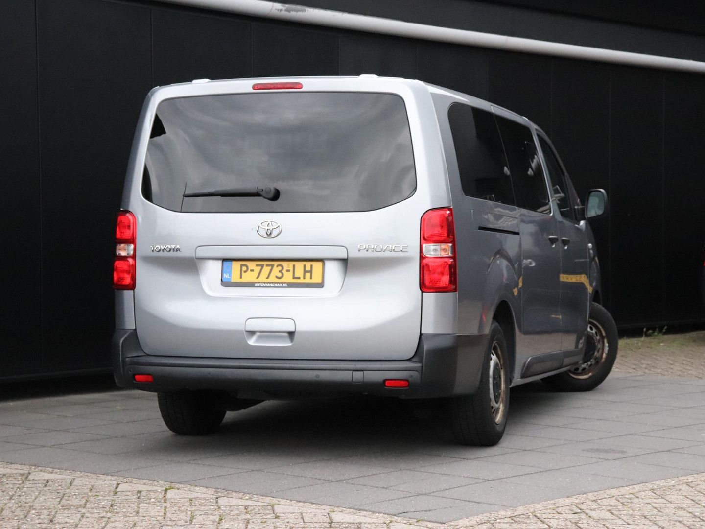 Toyota Proace Shuttle 1.5 D-4D Cool Long | 9 PERS. | CR imagem 3