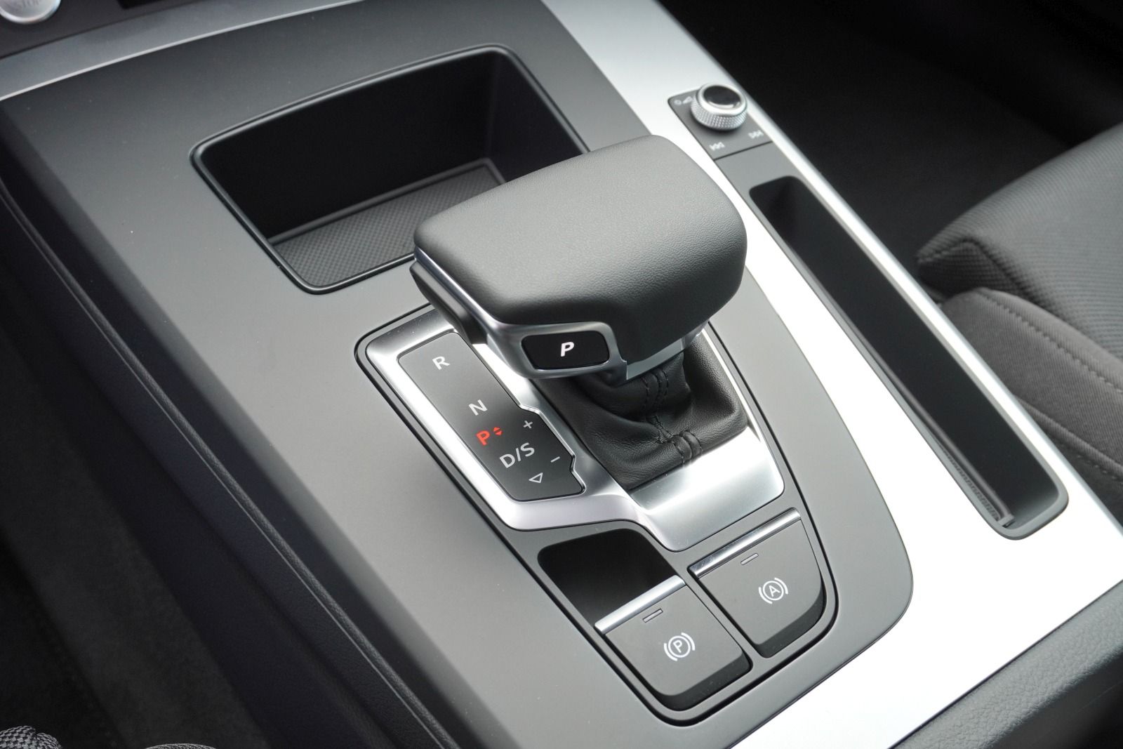 Fahrzeugabbildung Audi Q5 advanced 40 TFSI quattro 150(204) kW(PS) S tr
