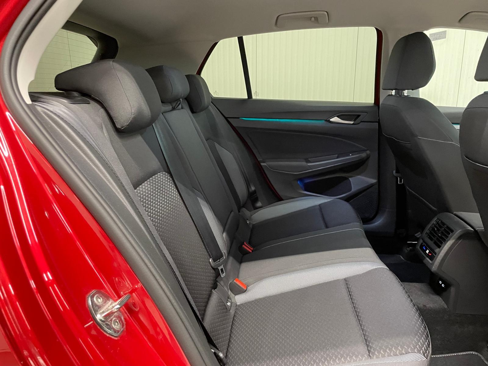 Volkswagen Golf VIII Active 1.0 eTSI DSG LED ACC KAM, миниатюра 25