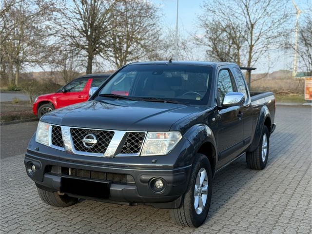 Nissan Navara 2.5 dCi Pick-Up Allrad AHK Klimaautomatik