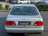 Mercedes-Benz E 230*TÜV NEU*SERVICE NEU* - Mercedes-Benz E 220 aus 1997