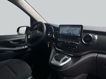 Mercedes V 220 - 10