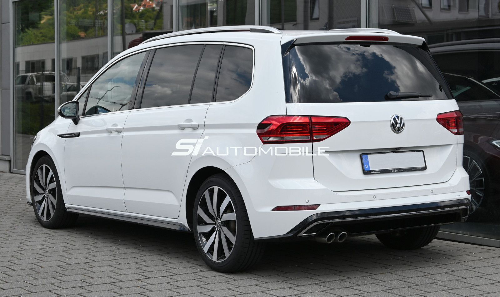 Fahrzeugabbildung Volkswagen Touran 2.0 TDI DSG R-Line °ACC°AHK°PANORAMA°KAM°