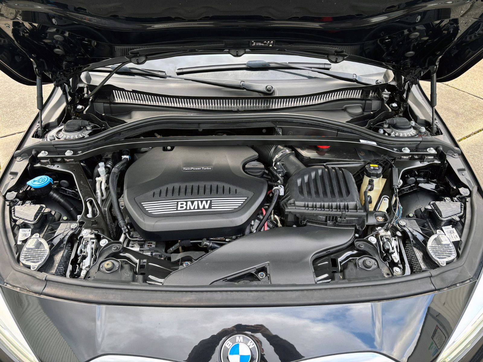 Fahrzeugabbildung BMW 120d Steptronic Sport-Line LED SHZ TEMP NAV PDC