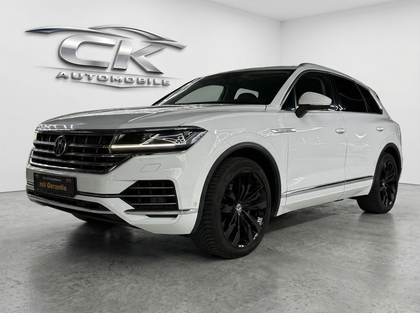 VW Touareg Elegance 4Motion LUFT/LED/AHK/CAM/ACC