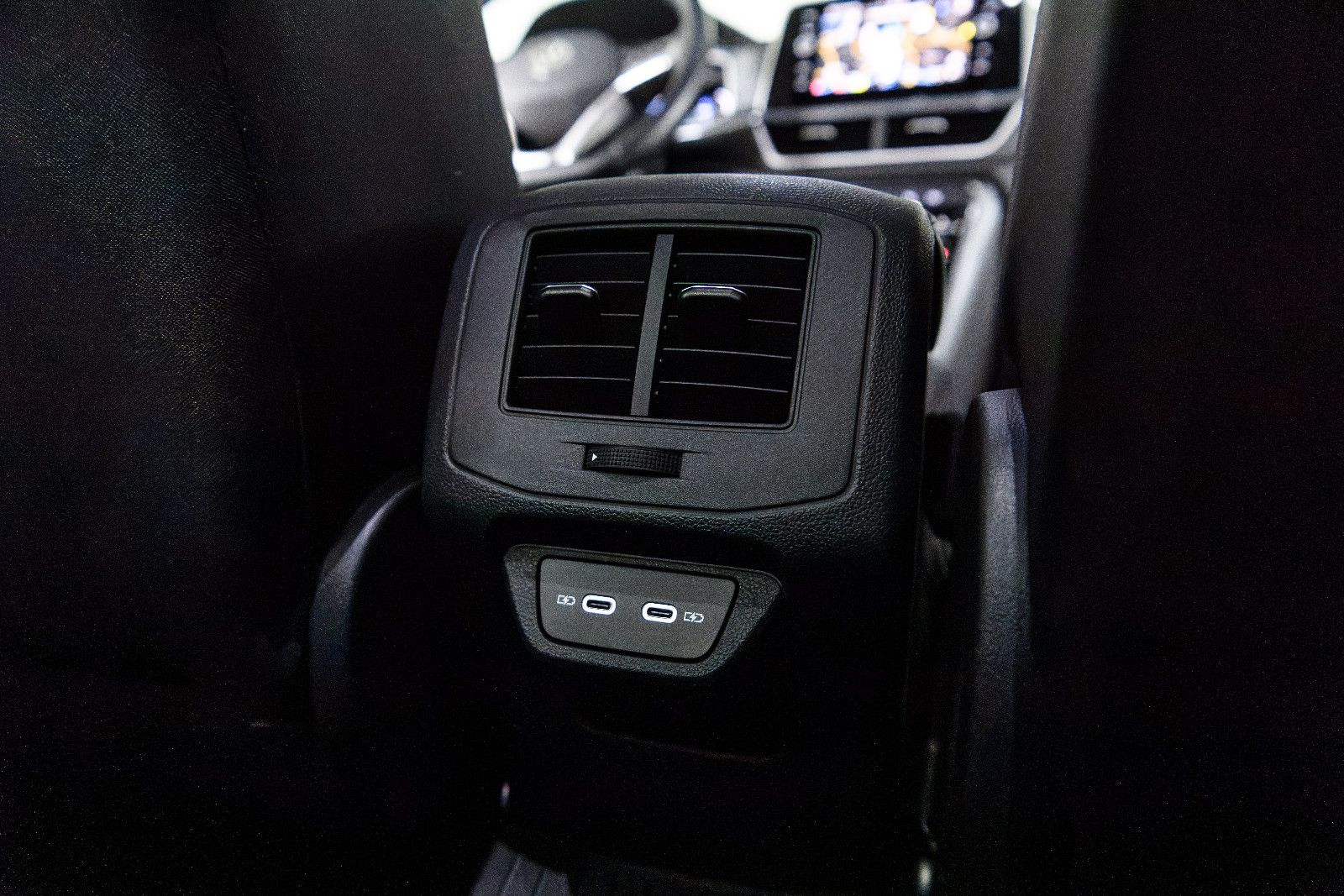 Fahrzeugabbildung Volkswagen T-Roc Style 1.5l TSI DSG +Navi +AHK +ACC +LED