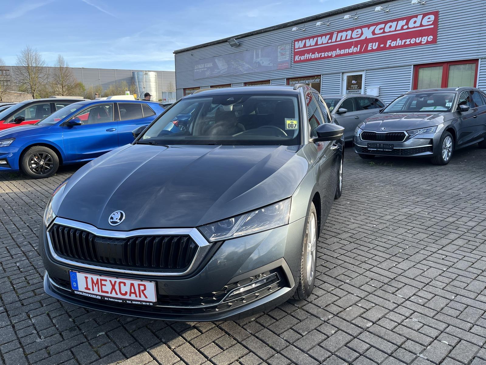 Skoda Octavia 2,0 TDI DSG Style Combi + Navigation + V