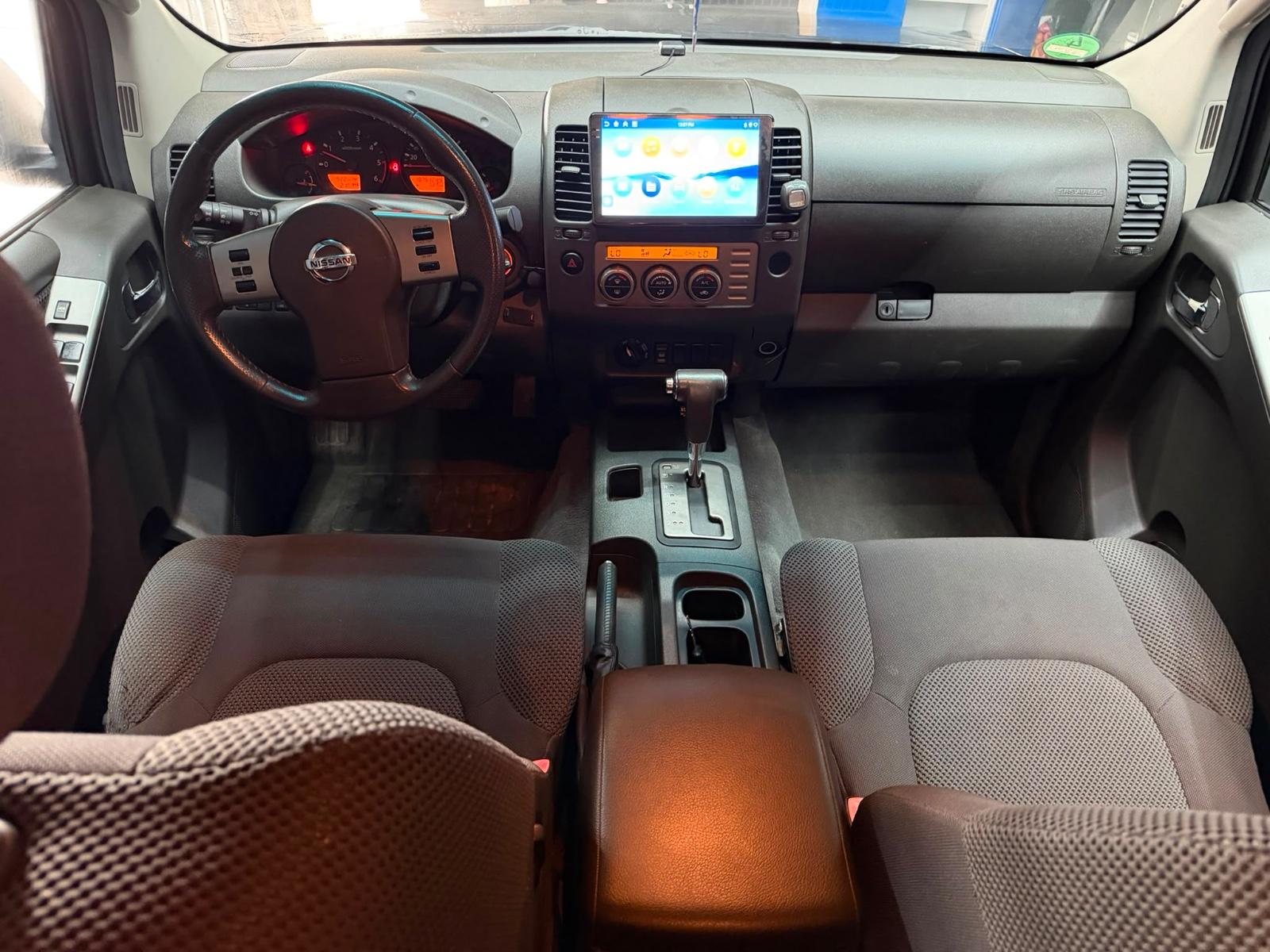 Nissan Navara Double Cabine SE 4x4 | 171 ch | BVA | Double cabine | Phares bi-xénon | Sièges chauffants | GPS | Attelage amovible