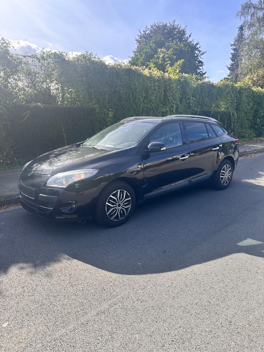 Renault Megane 2011 — салон