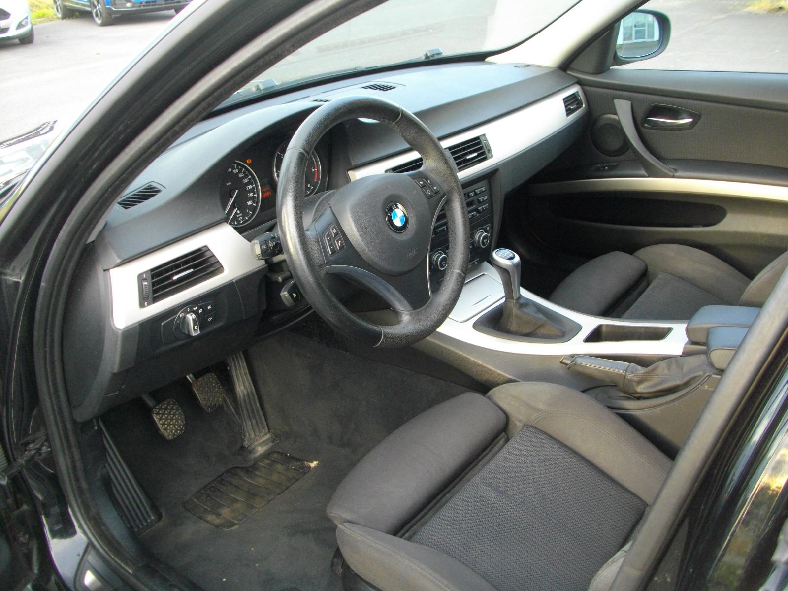 BMW 320 2009 — photo 9