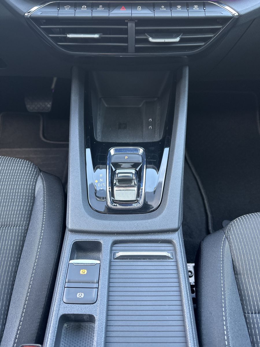 Fahrzeugabbildung SKODA Octavia Combi 2.0 TDI DSG Ambition NAV+LED+PANO