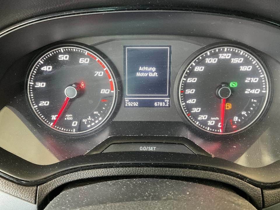Fahrzeugabbildung SEAT Arona Style TSI DSG AHK SITZHEIZUNG ALU 1.HAND