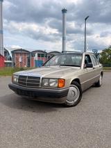 Mercedes-Benz 190 - Mercedes-Benz 190 mit Diesel-Antrieb