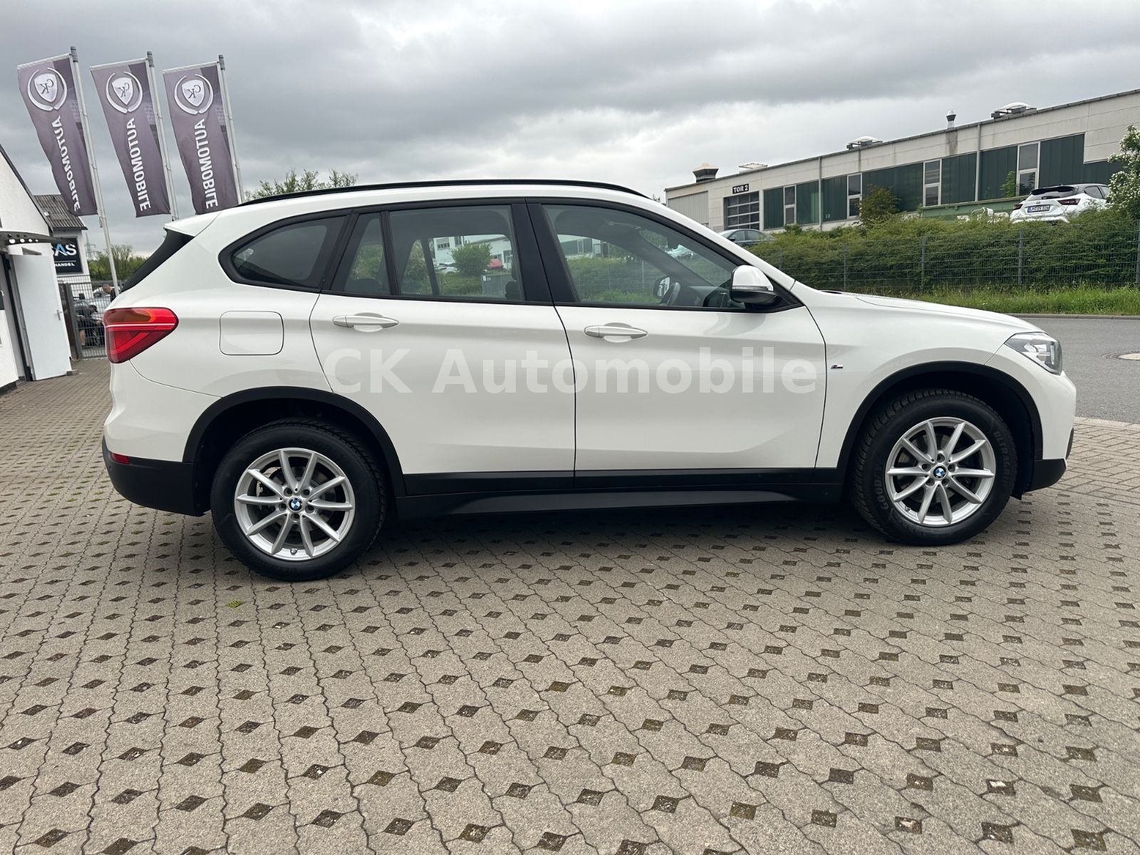 Fahrzeugabbildung BMW X1 sDrive 18d Automatik/Navi Plus/Head-Up/PDC