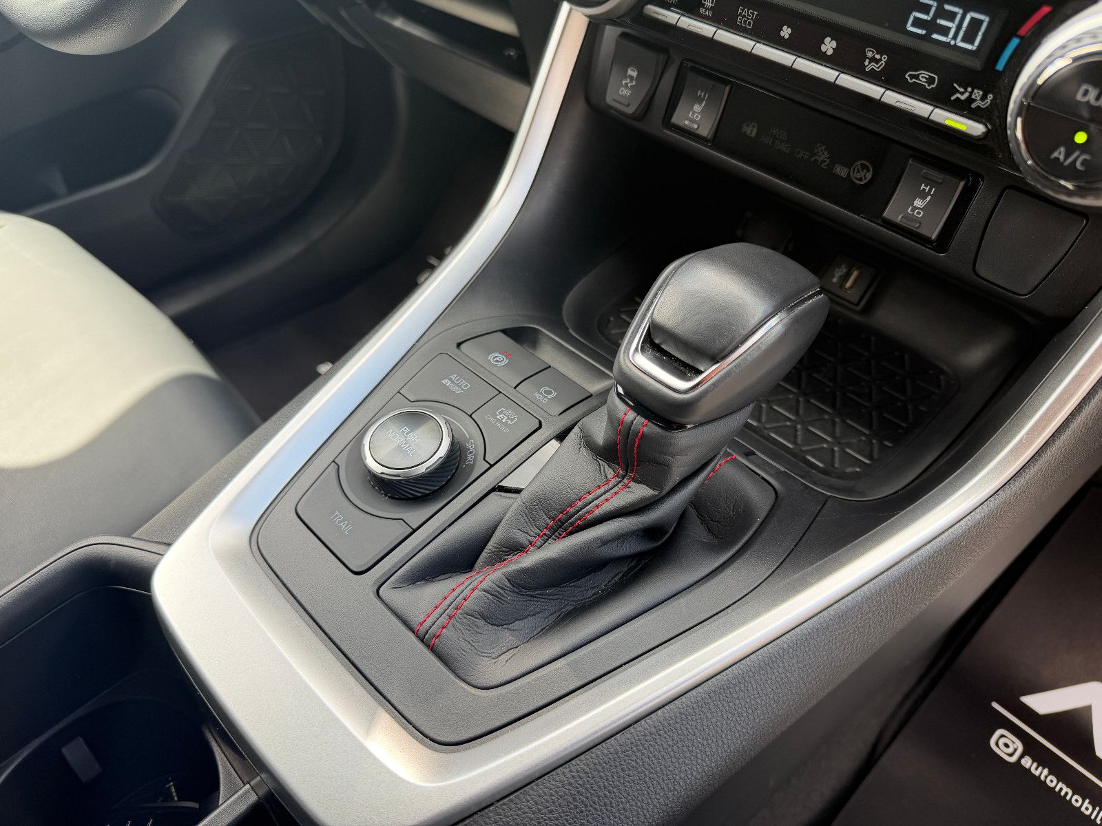 Fahrzeugabbildung Suzuki Across 2.5 Plug-In Hybrid Comfort+ E-Four/ACC/