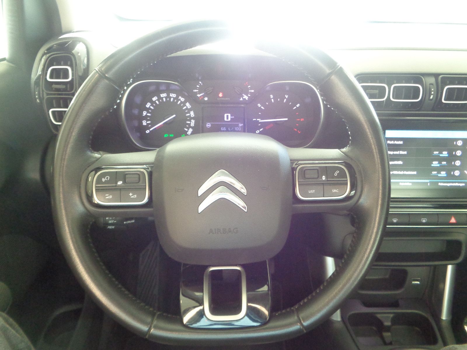 Fahrzeugabbildung Citroën C3 Aircross PureTech 130 / NAVI / AHK / KAMERA